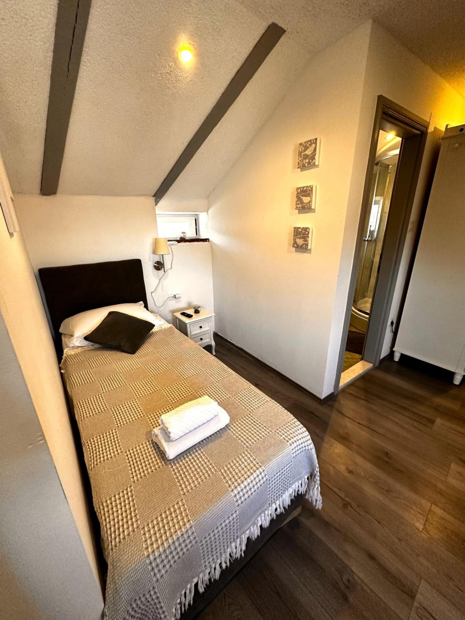 XIV Century Rooms Kaštela Pokoj fotografie